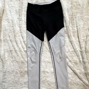 7/8 Spring Tri Tone Outdoor Voices Leggings